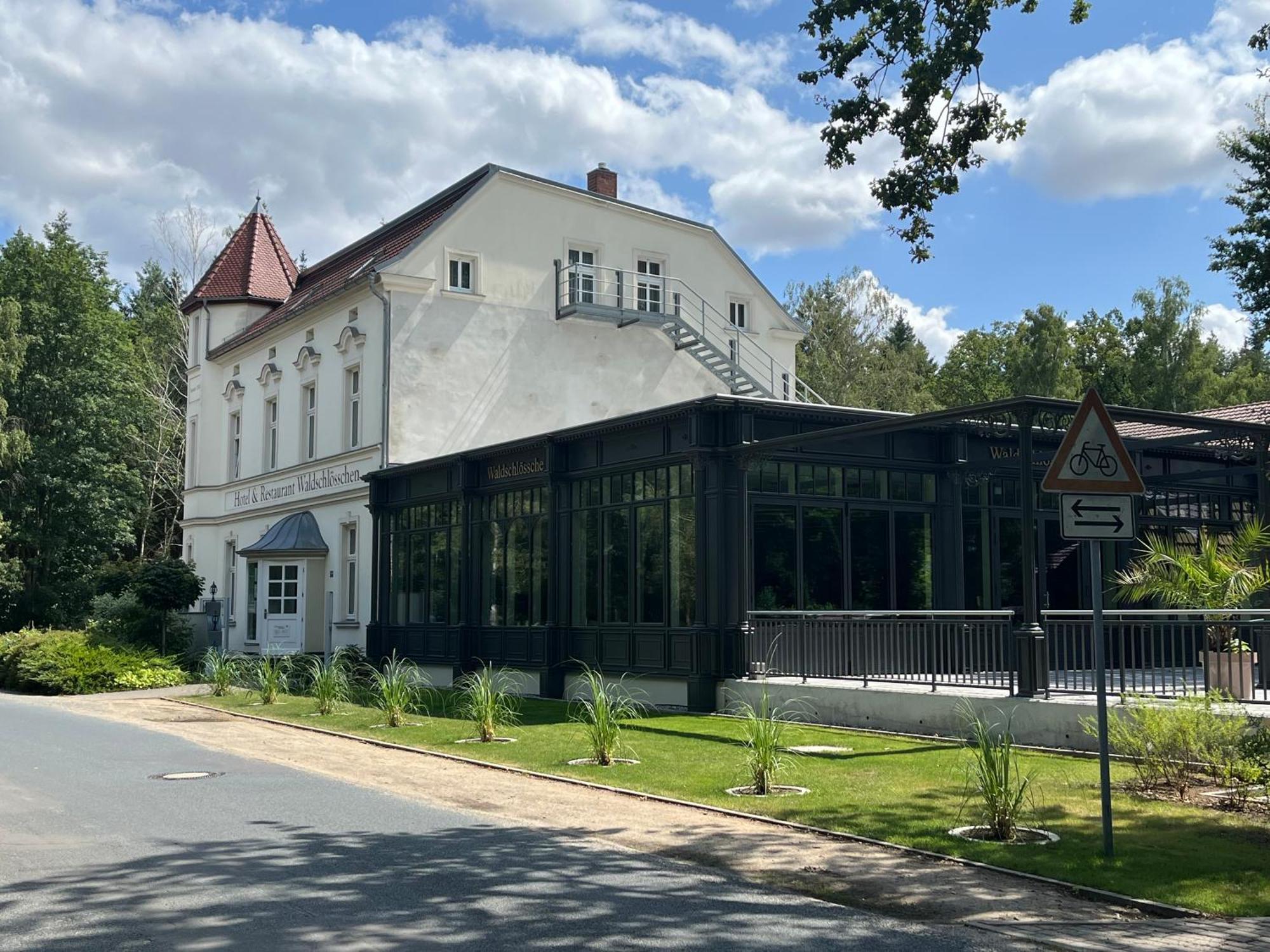 Hotel & Restaurant Waldschloesschen Kyritz Dış mekan fotoğraf