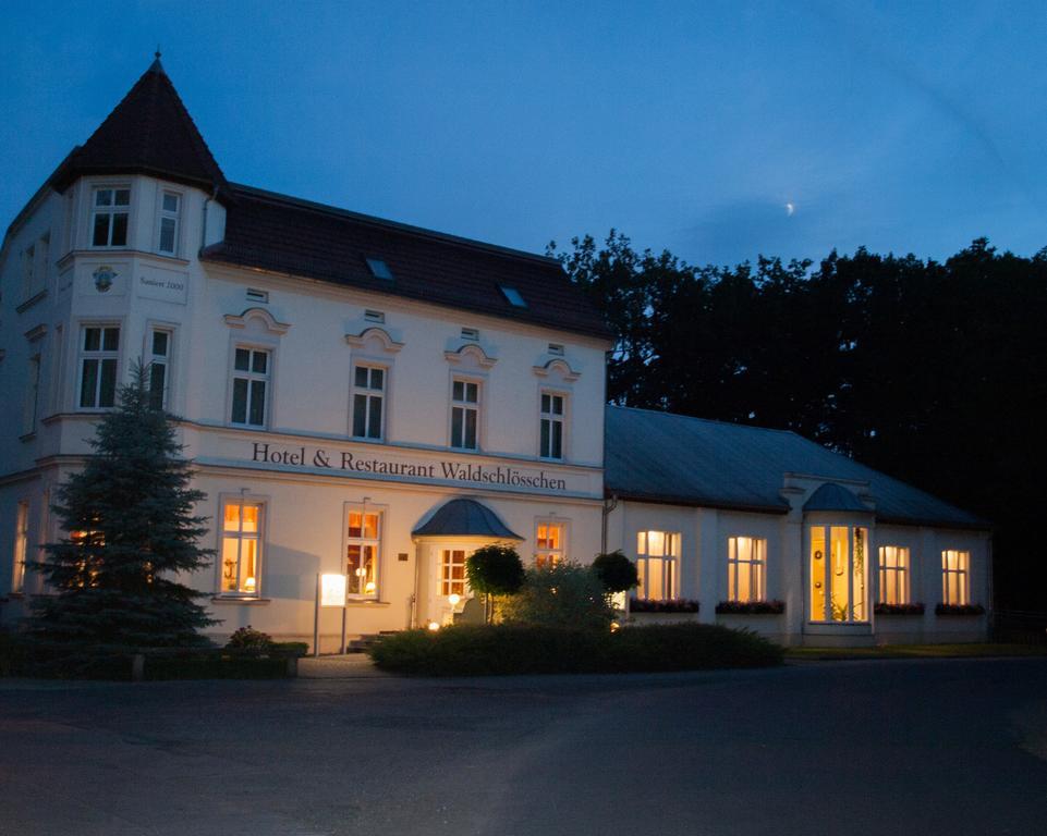 Hotel & Restaurant Waldschloesschen Kyritz Dış mekan fotoğraf