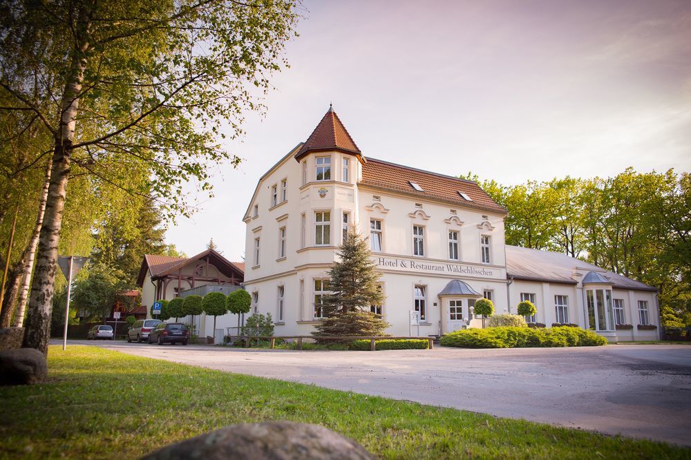 Hotel & Restaurant Waldschloesschen Kyritz Dış mekan fotoğraf